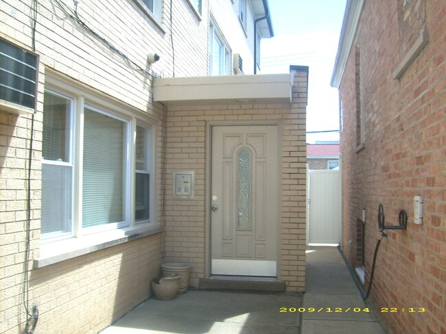 7019 W Irving Park Rd in Chicago, IL - Building Photo - Building Photo