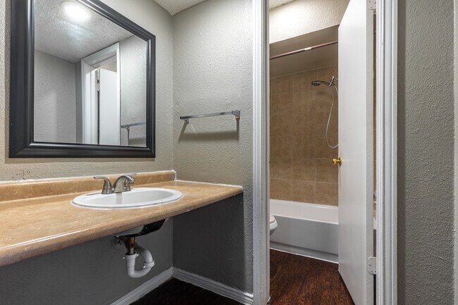 Sierra Nevada in Dallas, TX - Foto de edificio - Interior Photo