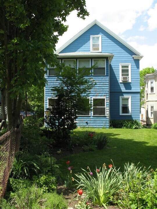 14 Greenville St, Unit 1 in Somerville, MA - Building Photo