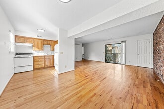 4012 Oak St, Unit 64111 in Kansas City, MO - Building Photo - Building Photo