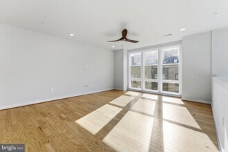 13331 Launders St in Herndon, VA - Foto de edificio - Building Photo