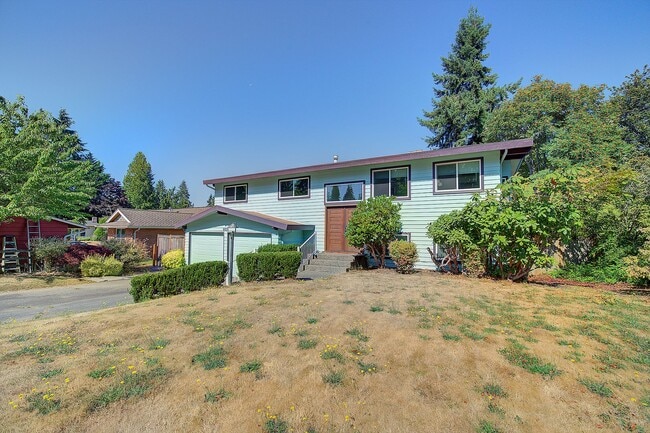 8435 198th Pl SW in Edmonds, WA - Building Photo - Building Photo