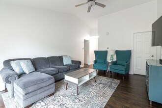 2280 Bannister Ln in Aurora, IL - Building Photo - Building Photo