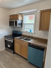 5507 MacCorkle Ave SW in South Charleston, WV - Building Photo - Building Photo