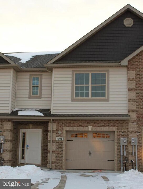 129 Delano Dr in Chambersburg, PA - Building Photo