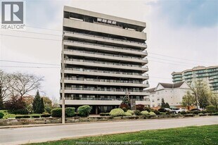 5125 Riverside Dr E in Windsor, ON - Building Photo
