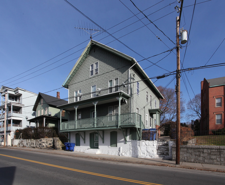 571 Baldwin St in Waterbury, CT - Building Photo