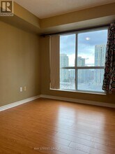 7 Lorraine Dr in Toronto, ON - Building Photo - Building Photo