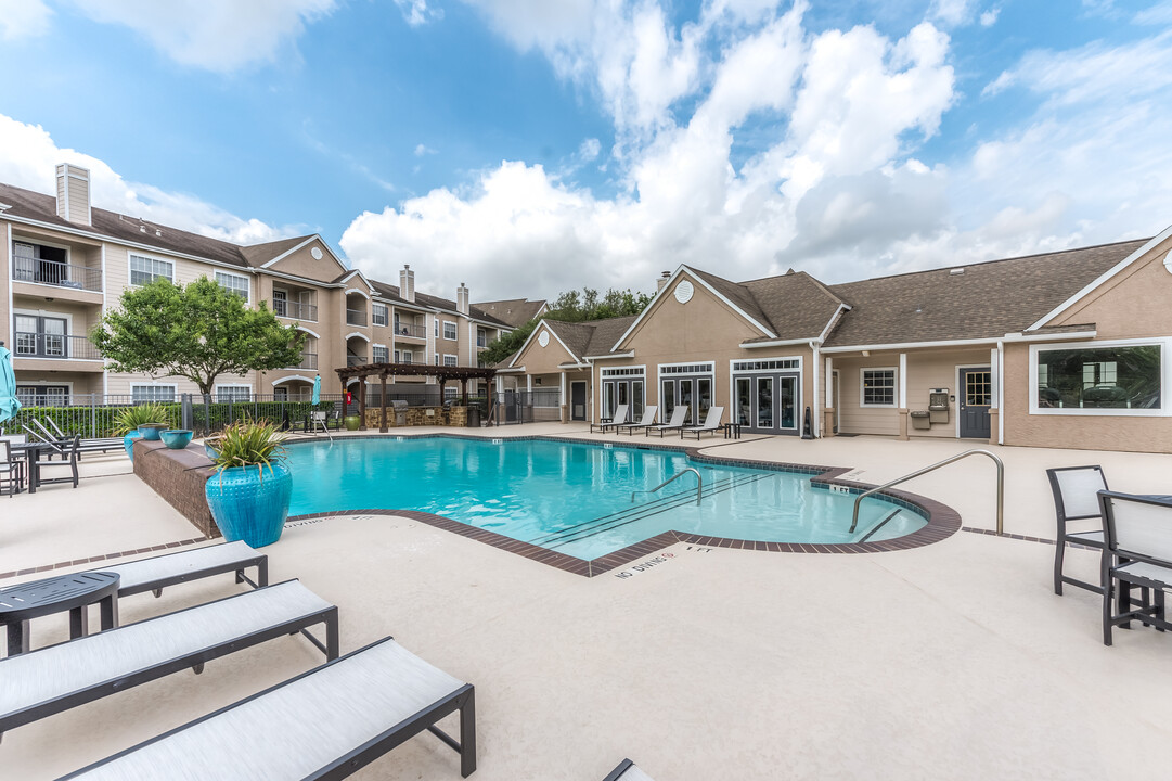 Plaza at San Jacinto in La Porte, TX - Building Photo