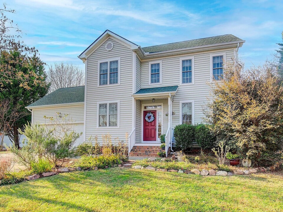 108 Grassy Ridge Ct in Apex, NC - Foto de edificio