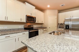 5532 Shasta Pl, Unit W107 in Saint Hedwig, TX - Foto de edificio - Building Photo