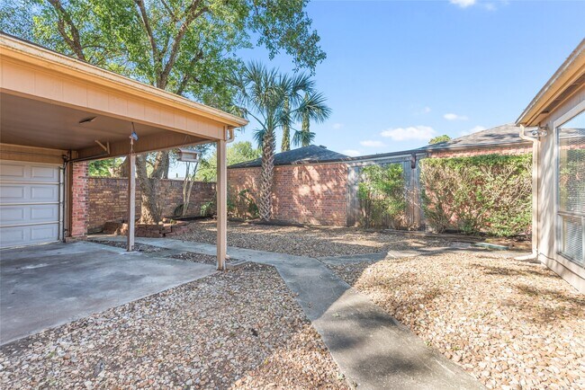 8915 Beau Monde Dr in Houston, TX - Building Photo - Building Photo