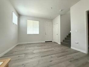 956 Mira Lago Way in San Marcos, CA - Building Photo - Building Photo