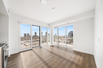 88 Bathurst St in Toronto, ON - Building Photo - Building Photo