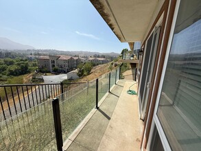 577 Vía Pueblo in Riverside, CA - Building Photo - Building Photo