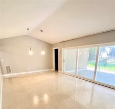 1060 Jesse Ave in Safety Harbor, FL - Building Photo - Building Photo