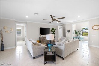 18713 Lake Hammock Dr in Naples, FL - Foto de edificio - Building Photo