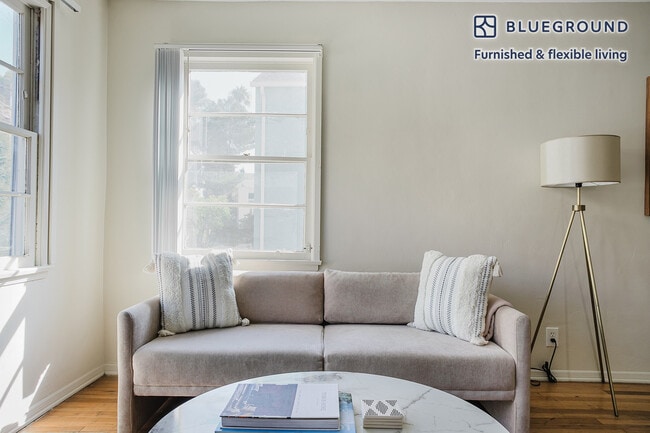 605 Kelton Ave in Los Angeles, CA - Building Photo - Building Photo