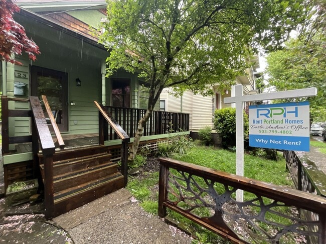 2123 NW Hoyt St in Portland, OR - Building Photo - Building Photo