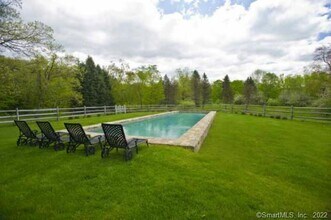 10 Sunny Ridge Rd in Washington, CT - Building Photo - Building Photo