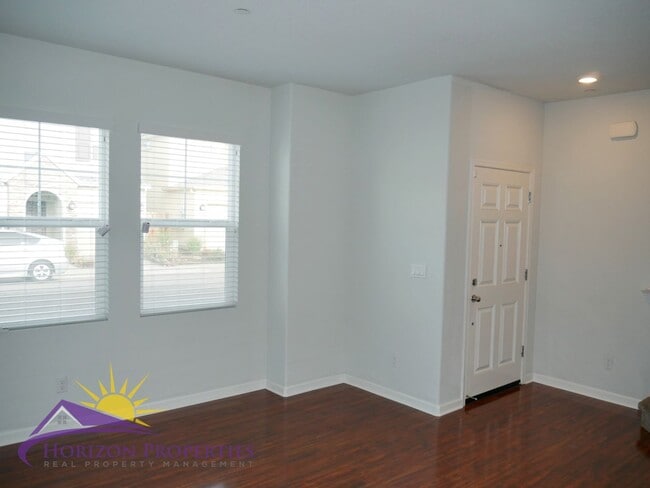 8150 Weeping Willow Ln in Sacramento, CA - Building Photo - Building Photo