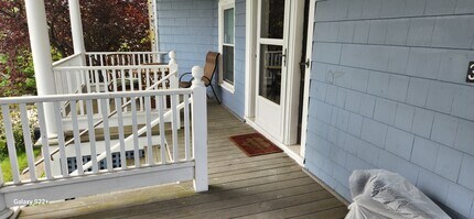 389 Newport Ave, Unit 1 in Quincy, MA - Foto de edificio - Building Photo