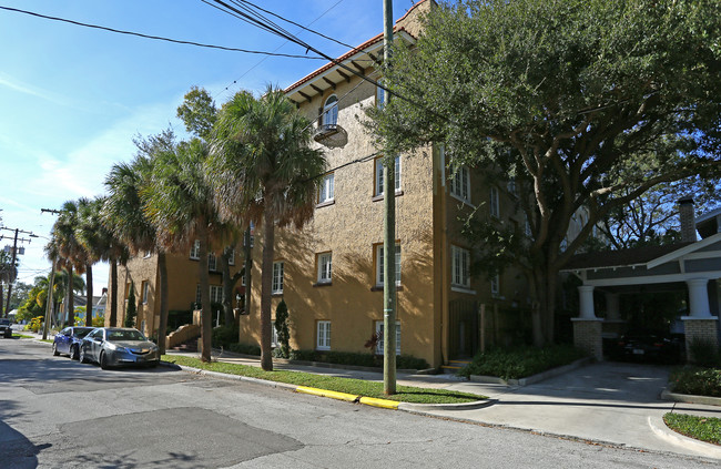 Melrose Landing Condominiums in Tampa, FL - Foto de edificio - Building Photo