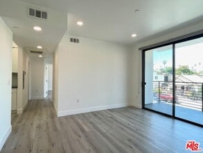 14612 Calvert St in Los Angeles, CA - Building Photo - Building Photo
