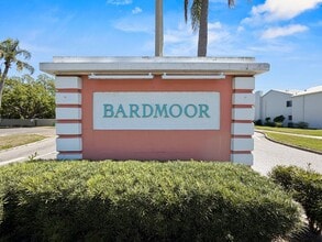 8302 Bardmoor Blvd in Largo, FL - Building Photo - Building Photo