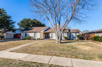 1507 Auburn Dr in Richardson, TX - Foto de edificio - Building Photo