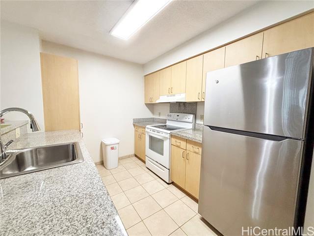 1315 Kalakaua Ave in Honolulu, HI - Building Photo - Building Photo