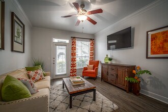 2828 at Royal Oaks in Houston, TX - Building Photo - Interior Photo