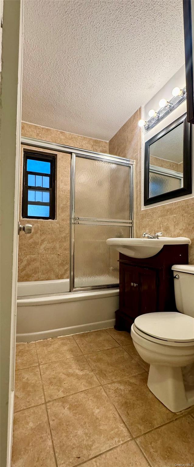 136-15 68th Dr in Queens, NY - Building Photo - Building Photo