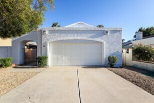 909 E Marco Polo Rd in Phoenix, AZ - Building Photo