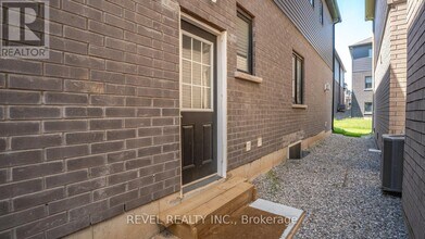 55 Hitchman St in Brant, ON - Building Photo - Building Photo