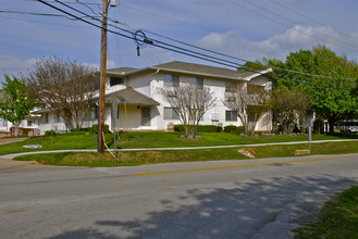 Arlington Plaza in Arlington, TX - Building Photo - Building Photo