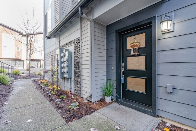 15720 Meadow Rd in Lynnwood, WA - Building Photo - Building Photo