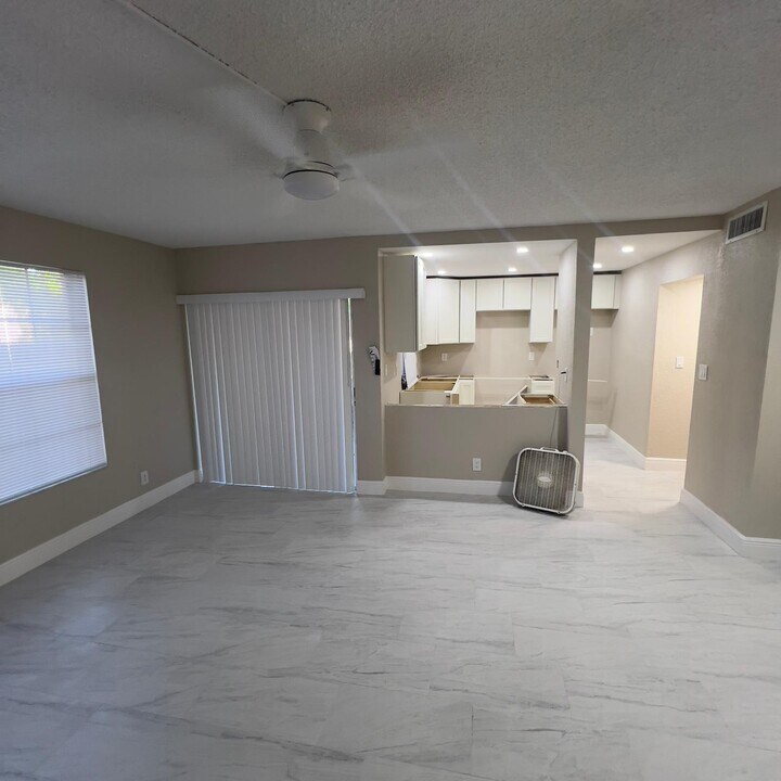 4230 NW 21st St in Lauderhill, FL - Building Photo