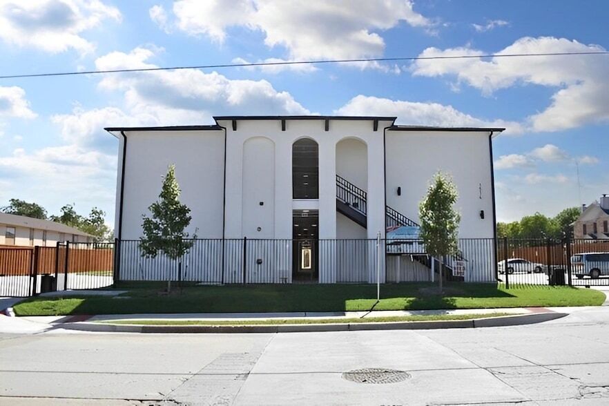 1514 E 15th St, Unit 18 in Plano, TX - Building Photo