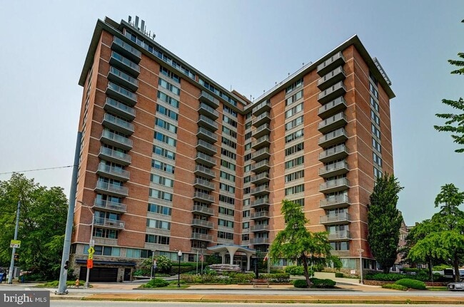 property at 1 E University Pkwy