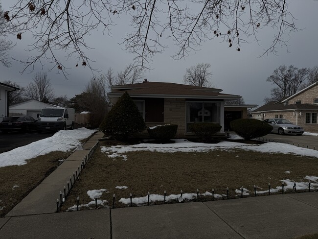 226 Fernwood Ln in Glenview, IL - Building Photo - Building Photo