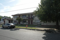 149-163 W 11th St in Merced, CA - Foto de edificio - Building Photo