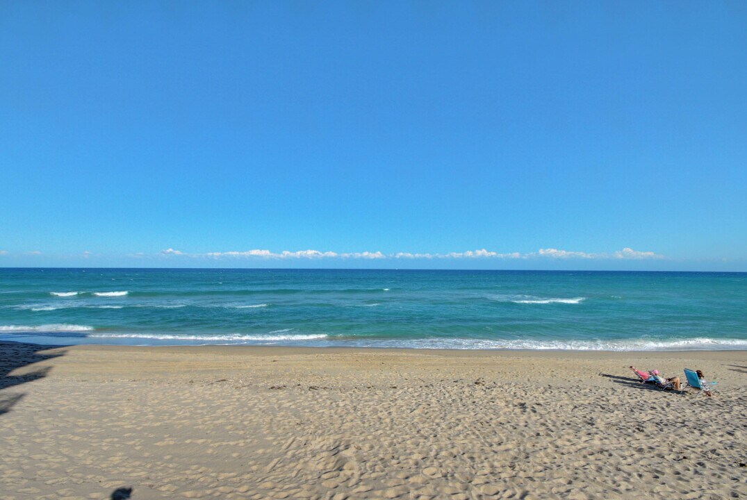 3540 S Ocean Blvd in South Palm Beach, FL - Building Photo