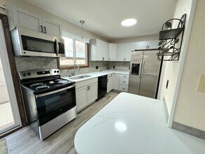 1911 Glendale Rd in Salina, KS - Building Photo - Building Photo