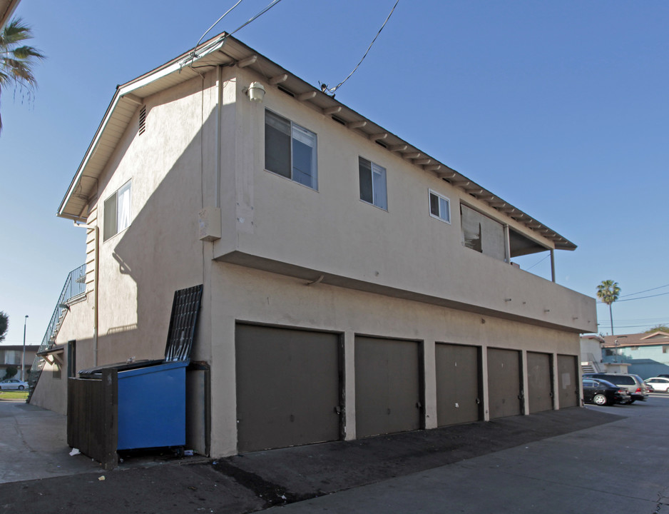 1739 W Ball Rd in Anaheim, CA - Building Photo