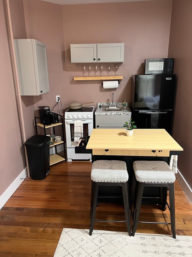 38 Pinckney St, Unit #2