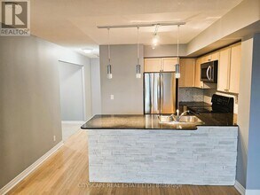 1-1811 Elm Dr W in Mississauga, ON - Building Photo - Building Photo