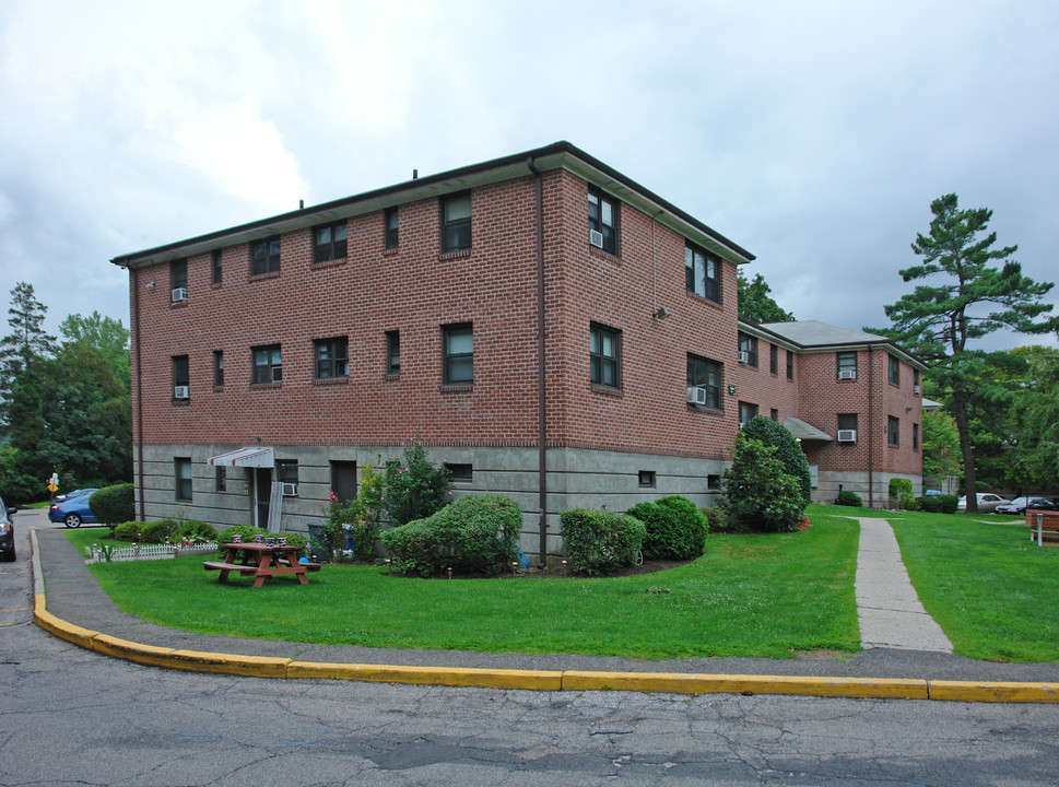 Ridgecroft Estates in Tarrytown, NY - Foto de edificio