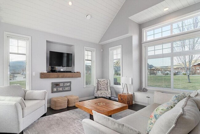 2450 Radio Tower Rd in Osoyoos, BC - Building Photo - Building Photo