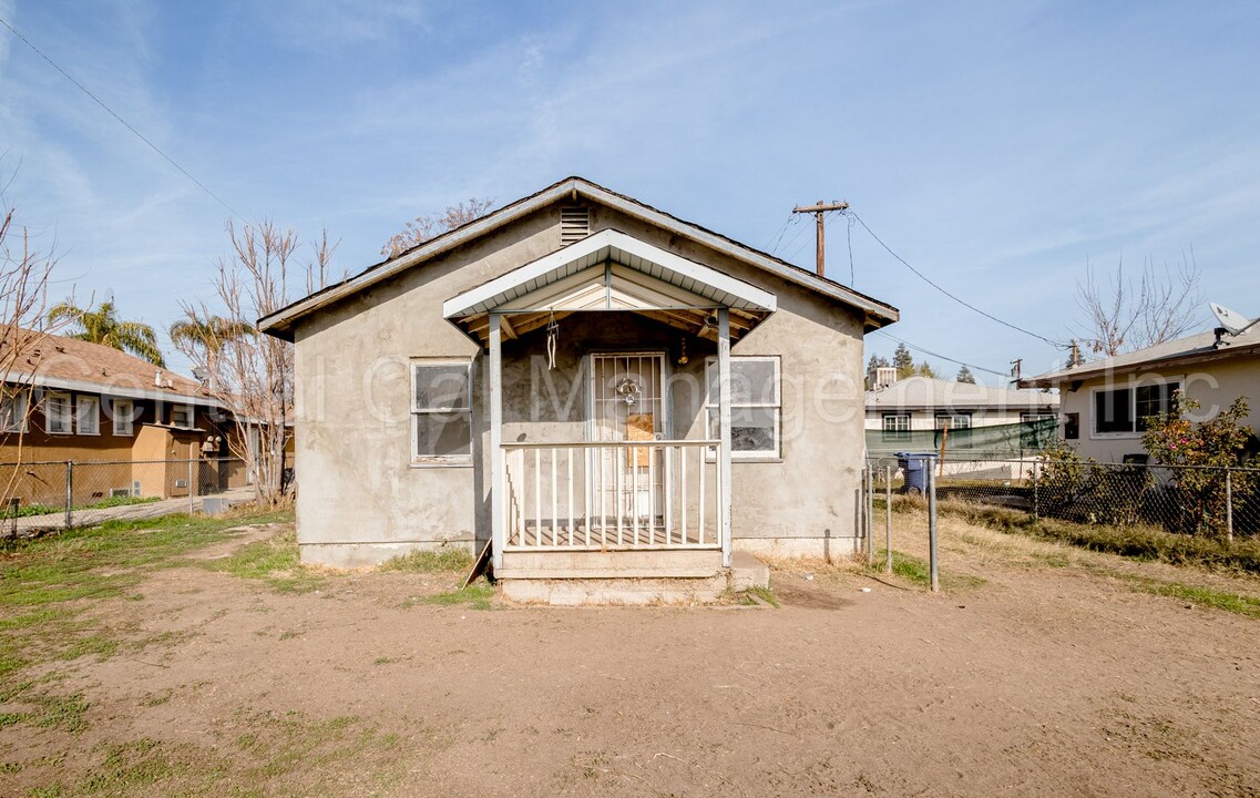 506 28th St in Bakersfield, CA - Building Photo